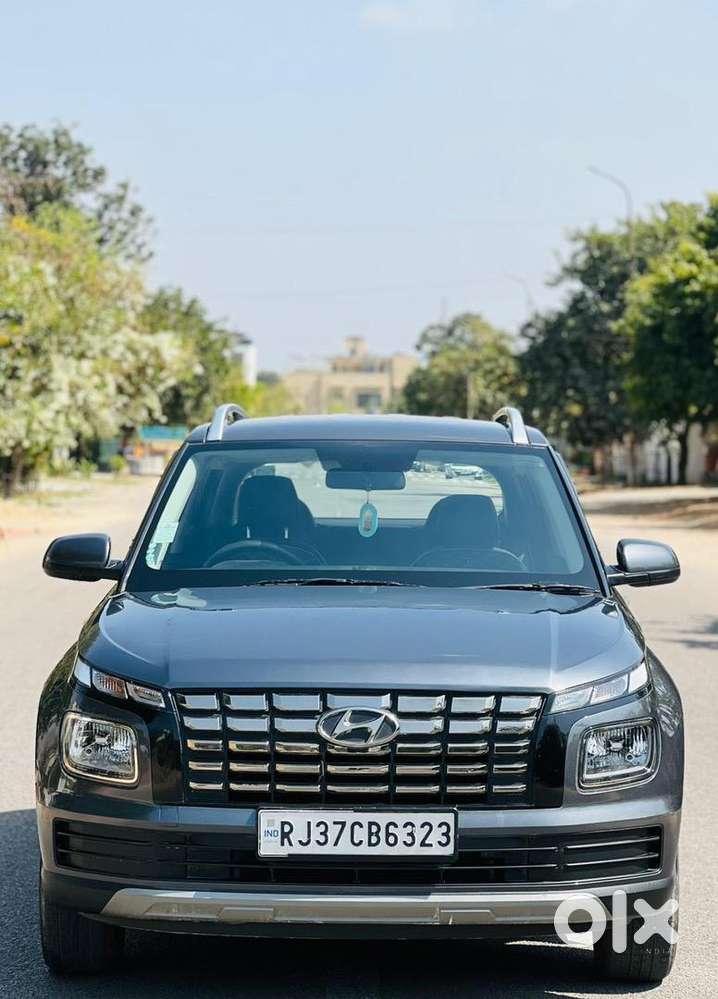 Hyundai Venue 2022 Petrol 35000 Km Driven Doctor Driven
