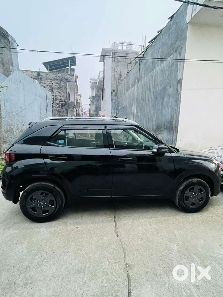 Hyundai Venue Petrol Manual 2024