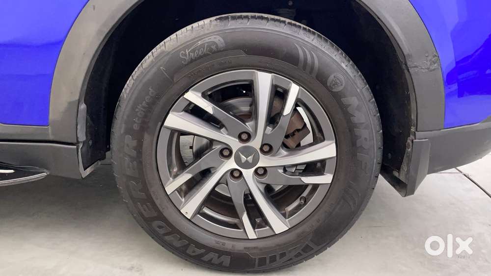 Mahindra Xuv700 2.0 Ax 5 Petrol At Str, 2022, Petrol