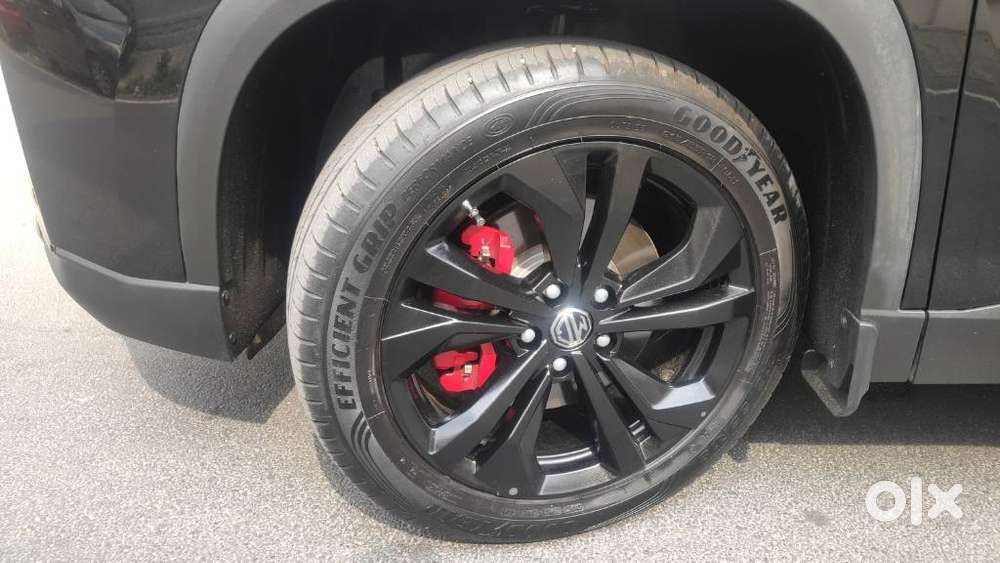 Mg Hector Plus Sharp Pro Blackstorm 1.5 Turbo Petrol Cvt 7 Str, 2025..