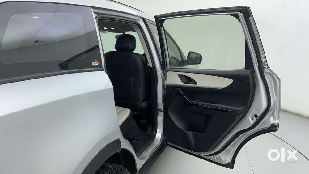 Mahindra Xuv700 2.0 Ax 5 Petrol At Str, 2022, Petrol