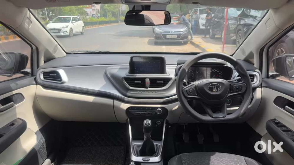 Tata Altroz, 2024, Petrol