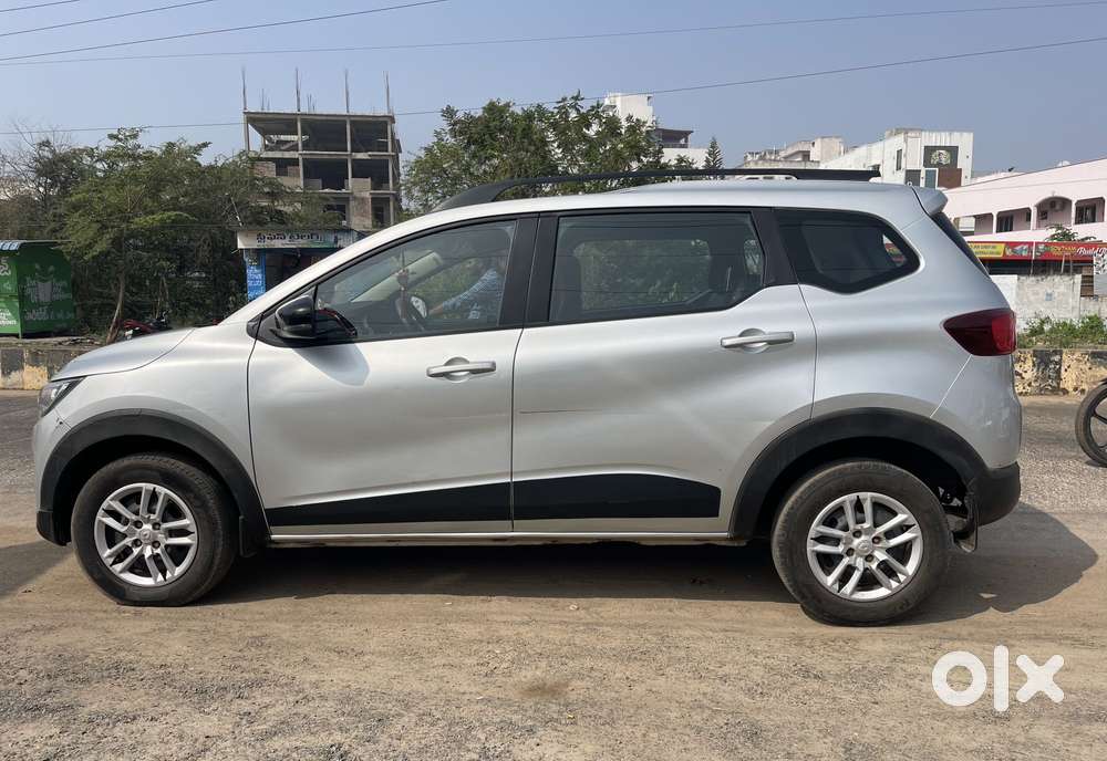 Renault Triber Rxt, 2023, Petrol