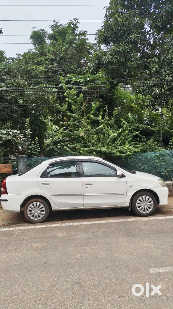 2013,toyota Etios - Mileage 14- 16 Kmpl.