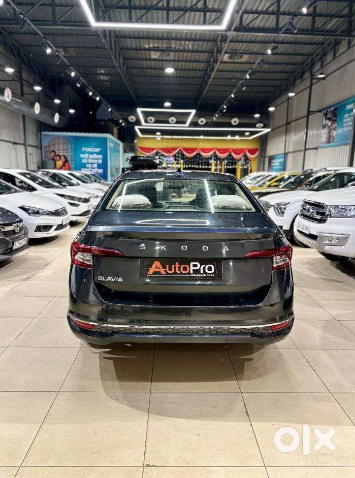 Skoda Slavia Style 1.0l Tsi Mt, 2023, Petrol