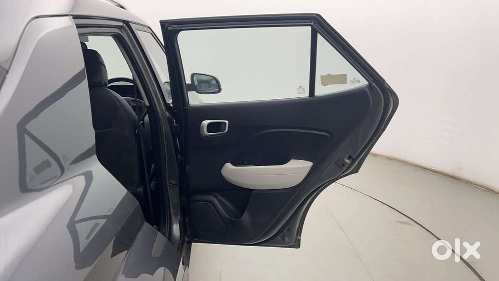 Hyundai Venue 1.2 S (o), 2024, Petrol