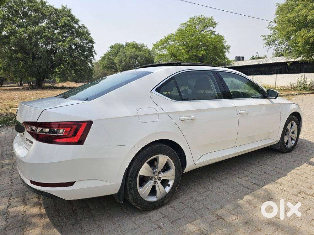 Skoda Superb Style 1.8 Tsi Mt, 2018, Petrol
