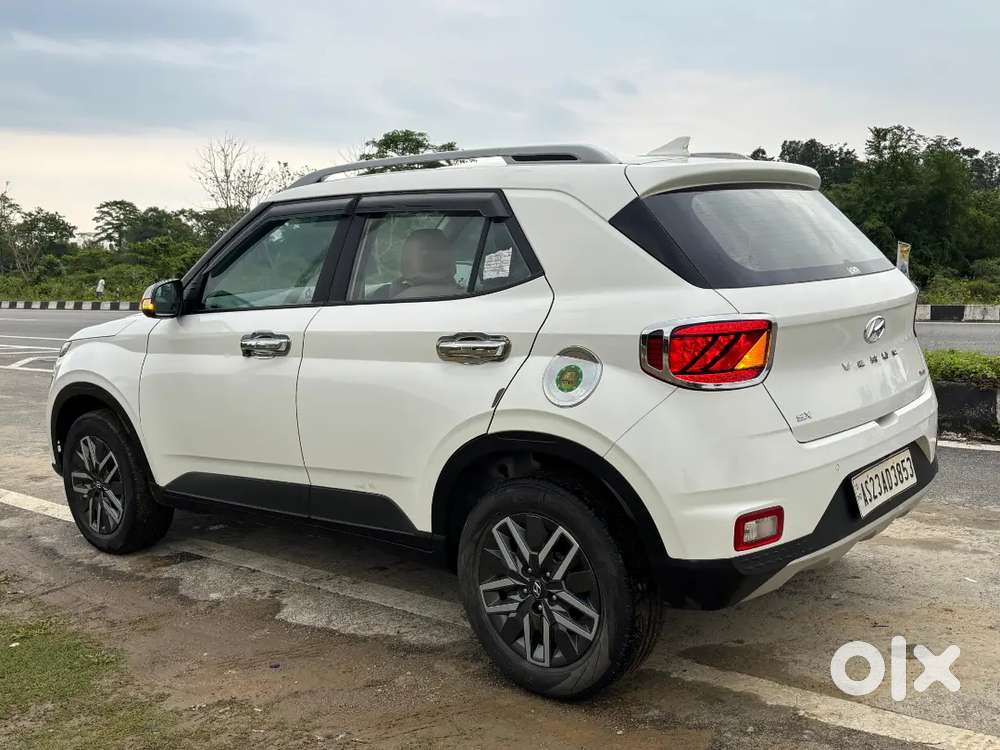 Hyundai Venue 2022 Petrol 30000 Km Driven