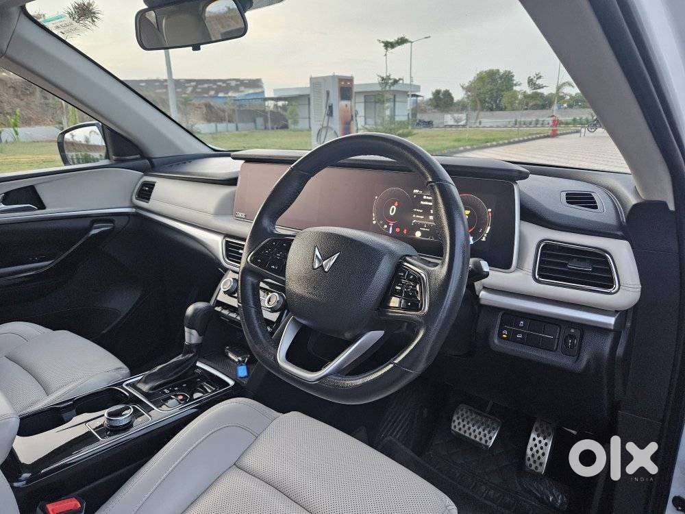 Mahindra Xuv700 2.2 Ax 7 Diesel Mt Luxury Pack Str, 2025, Diesel