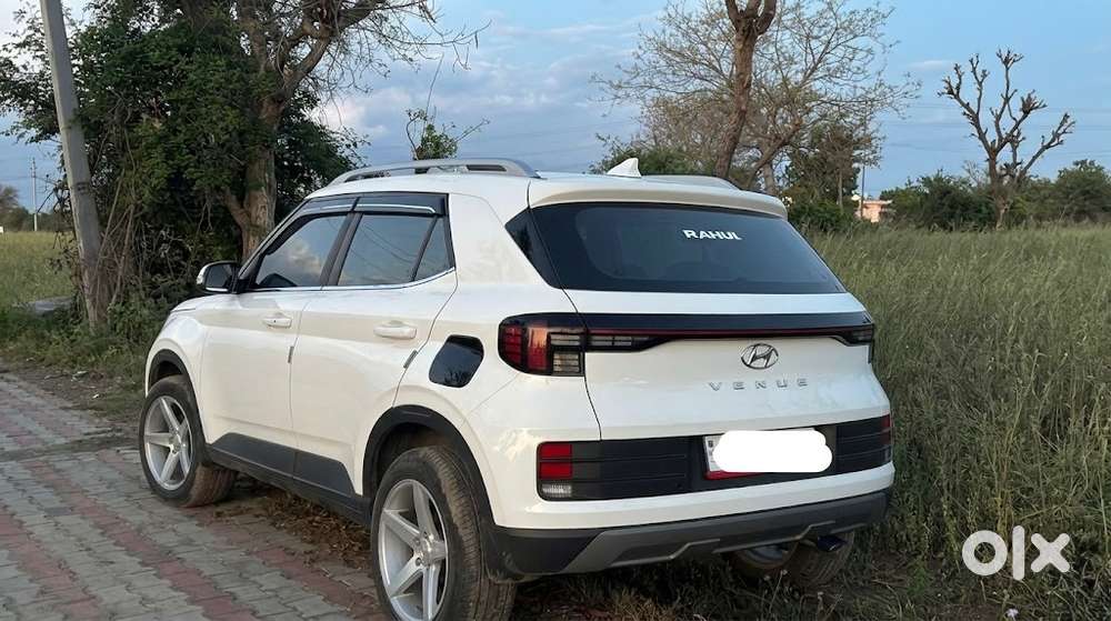 Hyundai Venue Petrol 2024