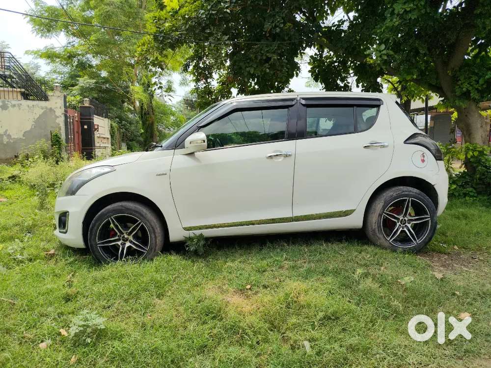 Maruti Suzuki Swift Vxi 2015 Petrol.good Alloys Tyers, Insaurance Vali