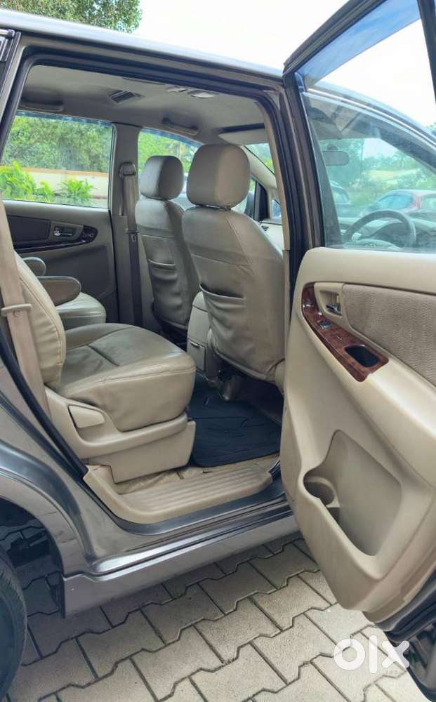Toyota Innova 2.5 Vx 7 Seater Bs Iv, 2012, Diesel