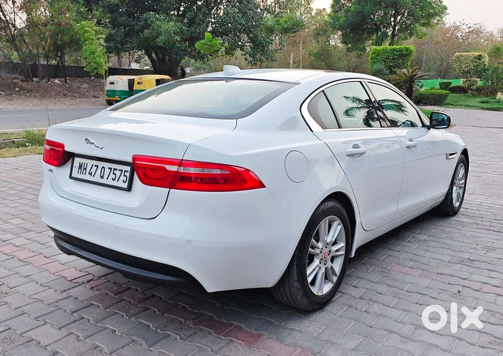 Jaguar Xe Portfolio, 2016, Petrol
