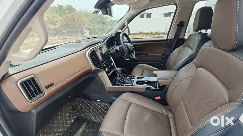 Pristine 2025 Mahindra Scorpio-n Z8t Diesel At  5,000 Km  White