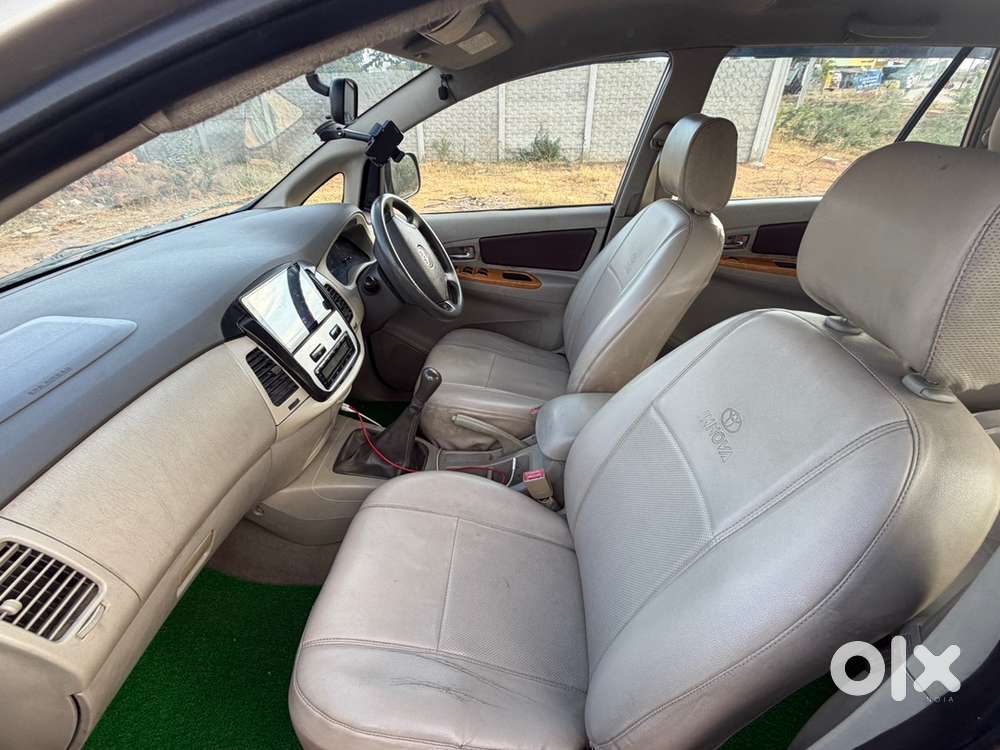 Toyota Innova Diesel 2011 V Version Car