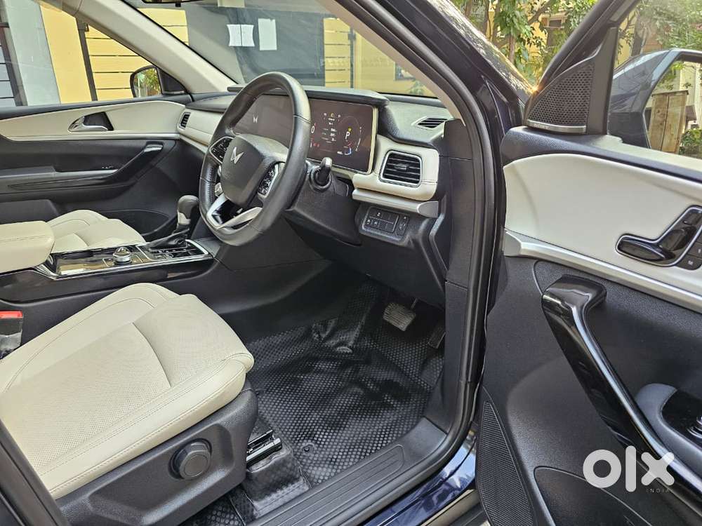 Mahindra Xuv700 2.2 Ax 7 Diesel At Luxury Pack Str, 2024, Diesel