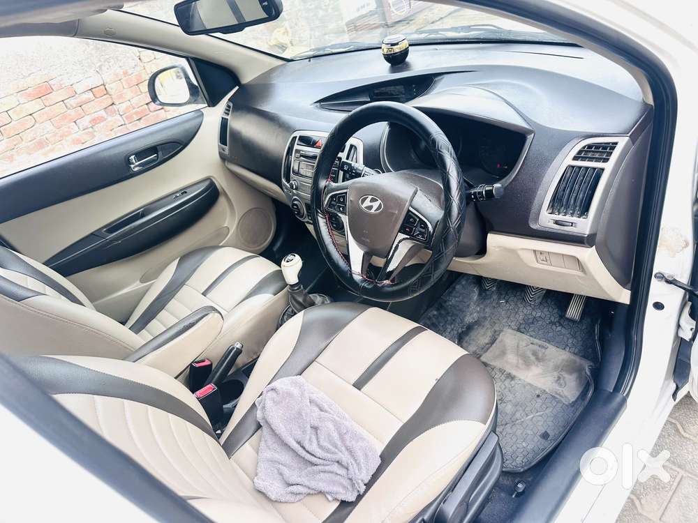 Hyundai I20 Sportz At 1.4, 2012, Diesel