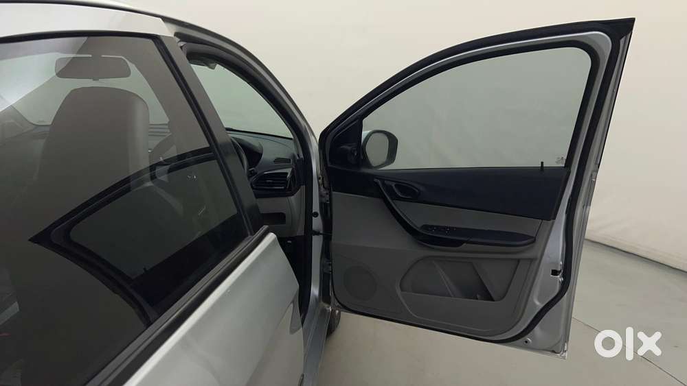 Tata Tiago 1.2 Revotron Xt, 2016, Petrol
