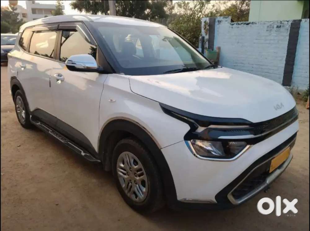 Kia Carens 2023 Petrol Well Maintained