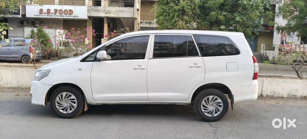 Toyota Innova 2.5 G (diesel) 8 Seater Bs Iv, 2016, Diesel