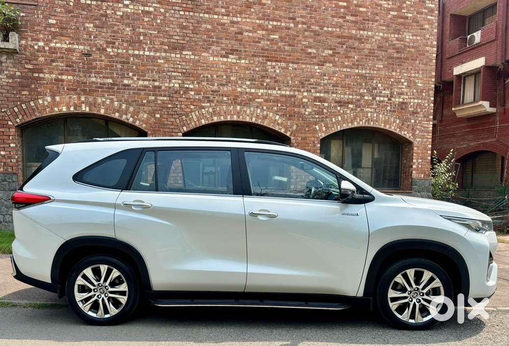 Toyota Innova Hycross 2.0 Zx (o) Hybrid 7 Str, 2023, Petrol