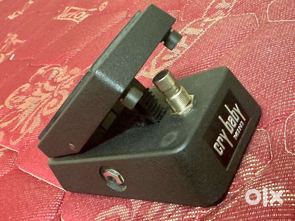 Guitar Effects Pedal - MXR SB distortion & Dunlop Crybaby Mini Wah