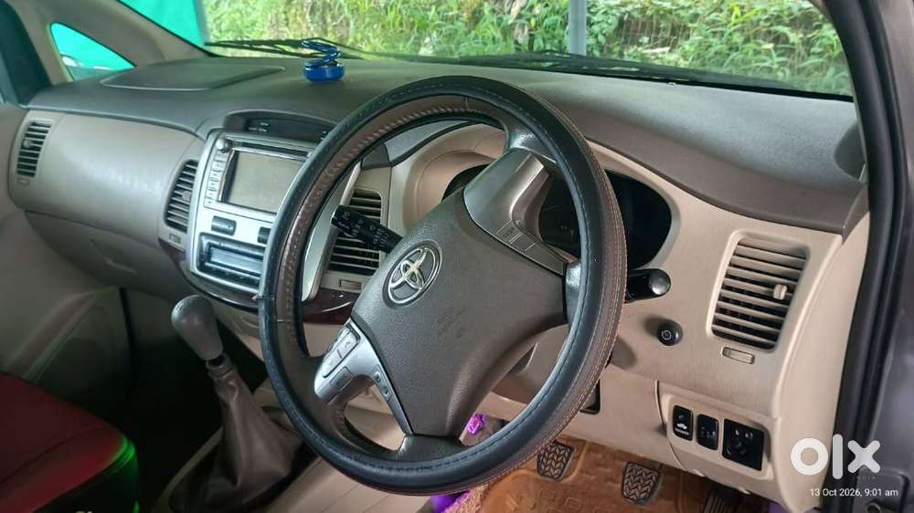 Toyota Innova 2.5 V 2014