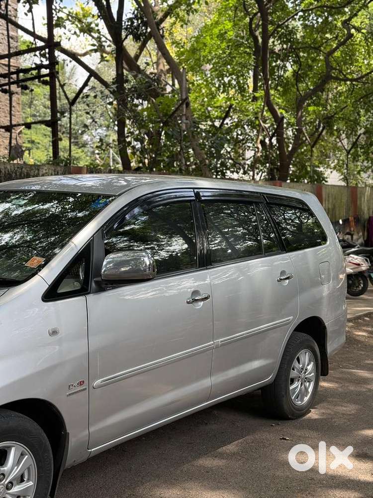 Toyota Innova 2010 2.5 V Model