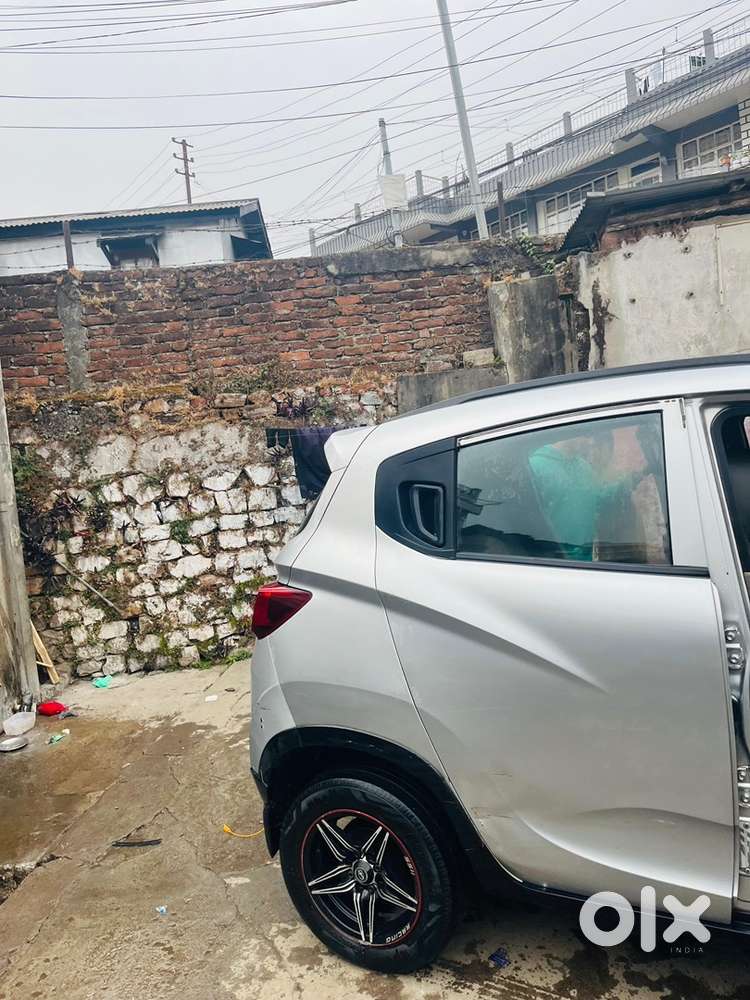 Mahindra Kuv Petrol 2016