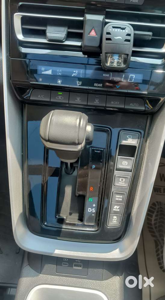 Toyota Innova Hycross 2.0 Vx (o) Hybrid 7 Str, 2024, Petrol