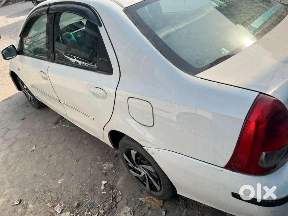 Toyota Etios 2011 Cng & Hybrids Good Condition