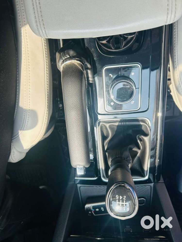 Mahindra Xuv700 2025 Diesel Well Maintained
