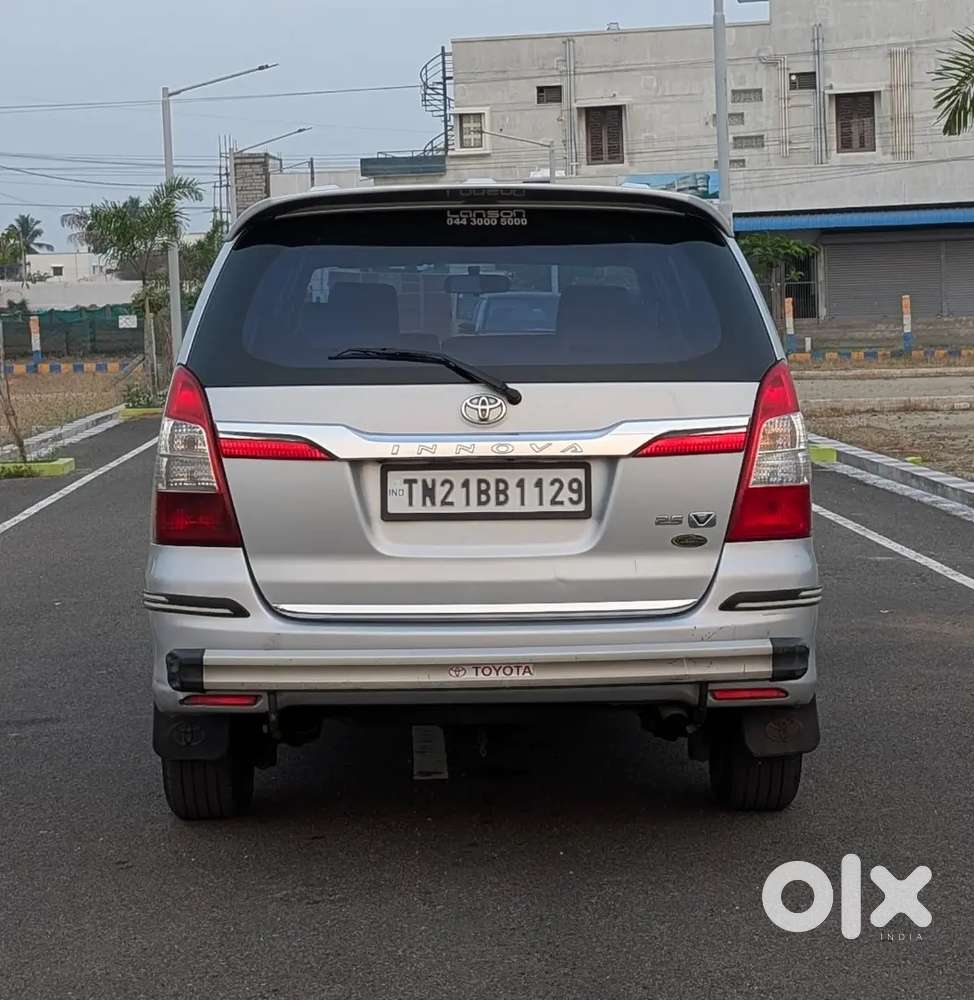 Toyota Innova 2014 Diesel, Proper Company Service Record.