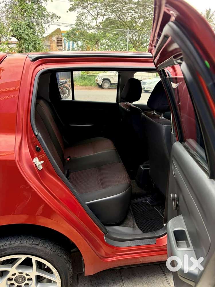 Maruti Suzuki Swift Lxi Bsiv, 2010, Petrol