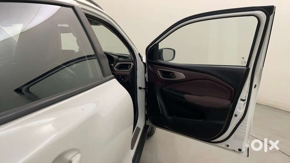 Maruti Suzuki Fronx Delta Plus 1.2l Ags, 2023, Petrol