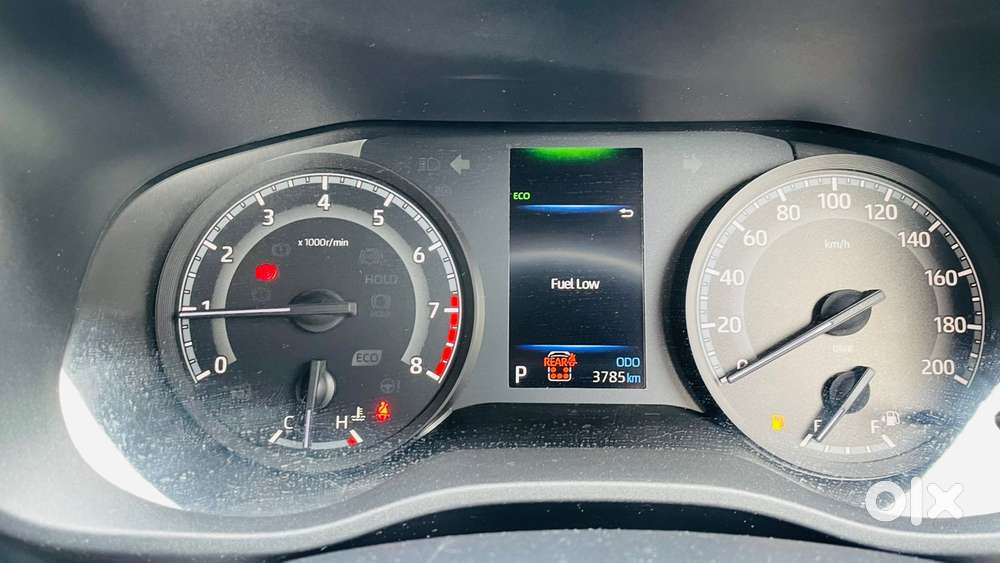 Toyota Innova Hycross, 2025