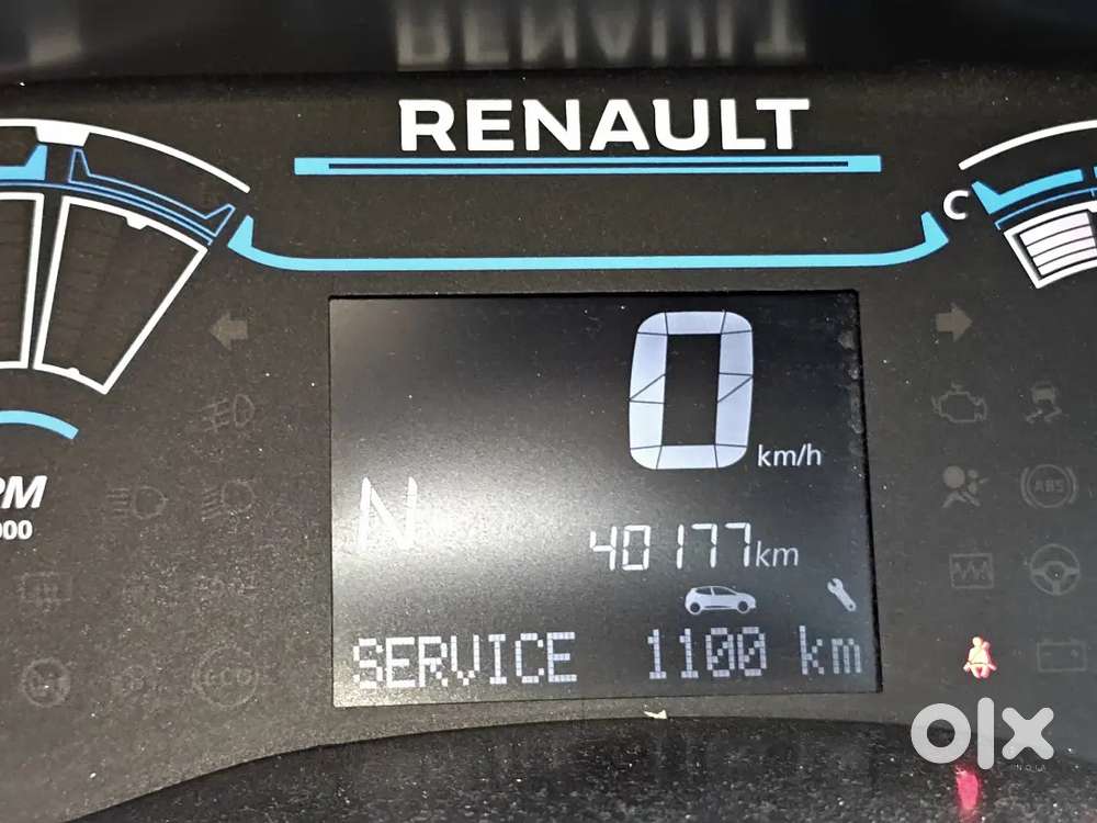 Lady Used Renault Triber Rxt