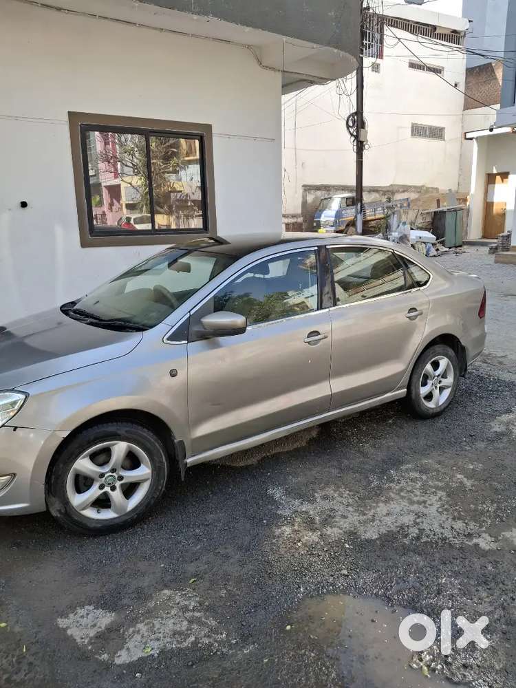 Skoda Rapid Elegance 2012