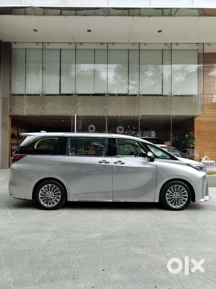 Lexus Lm, 2025, Petrol
