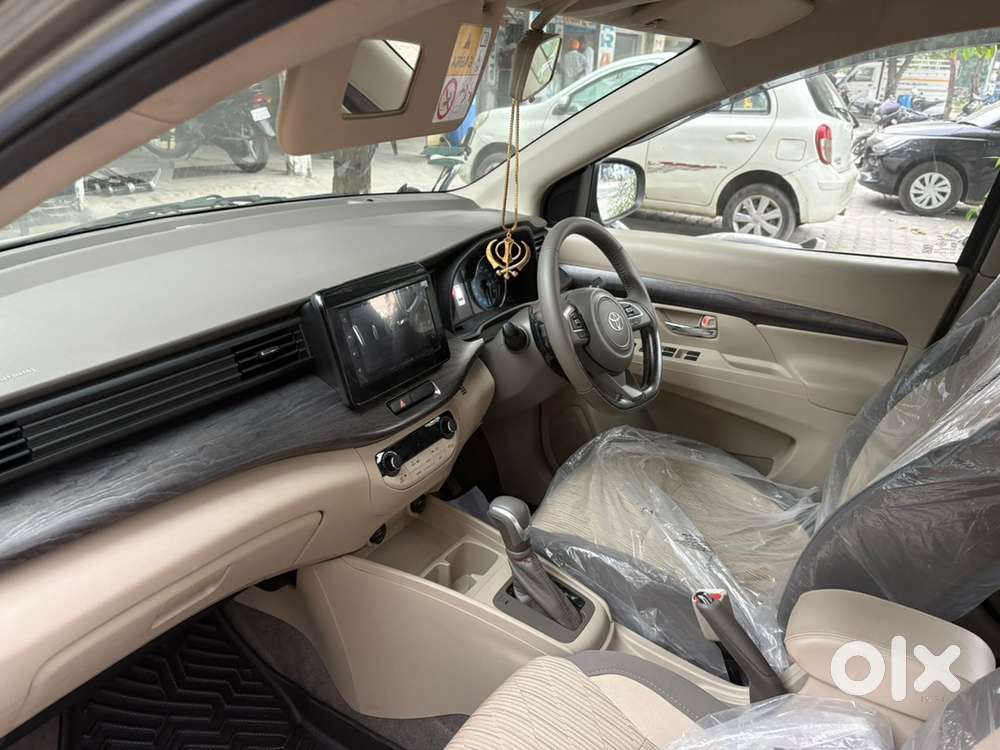 Toyota Rumion V At Petrol 2025