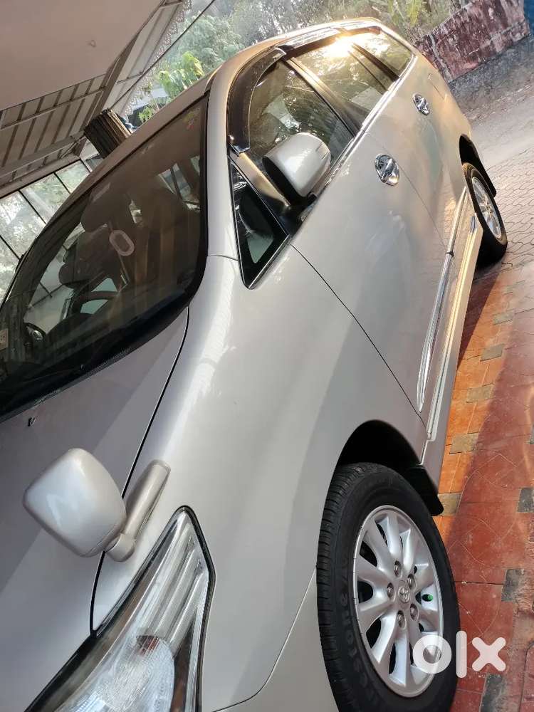Toyota Innova 2014  2.5 V 7 Seater Diesel 105000 Km Driven