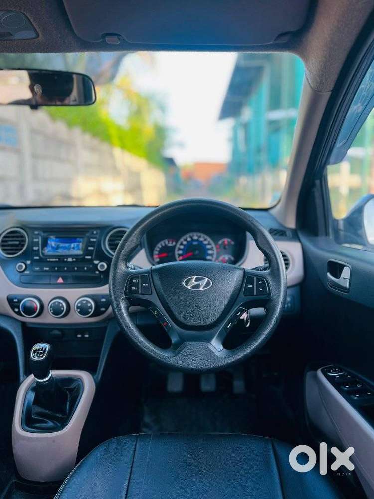 Hyundai Grand I10 Sportz, 2015, Petrol