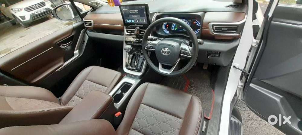 Toyota Innova Hycross 2.0 Zx Hybrid 7 Str, 2024, Cng & Hybrids