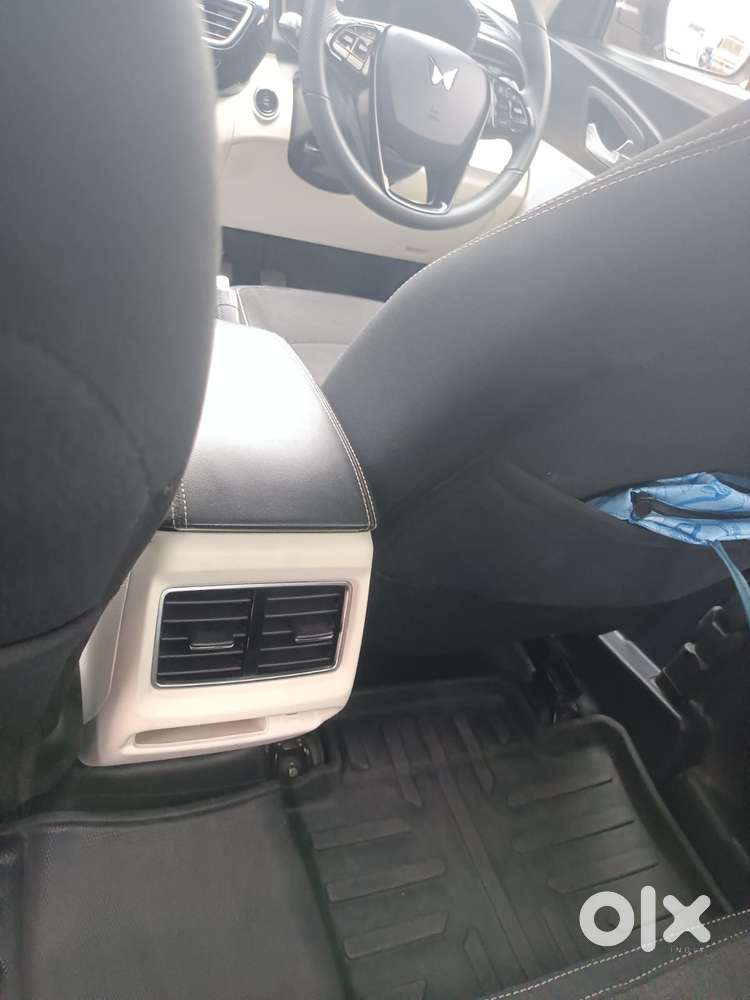 Mahindra Xuv 3xo Ax5 Pm Mt, 2025, Petrol