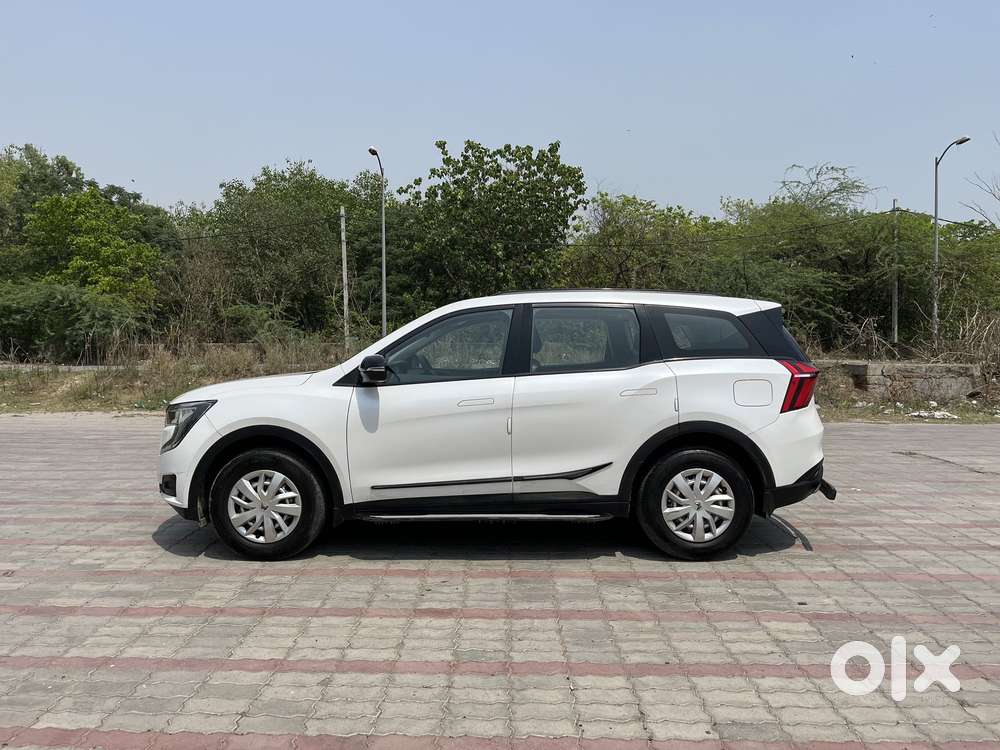 Mahindra Xuv700 2.0 Mx Petrol Mt 5 Str, 2023, Petrol