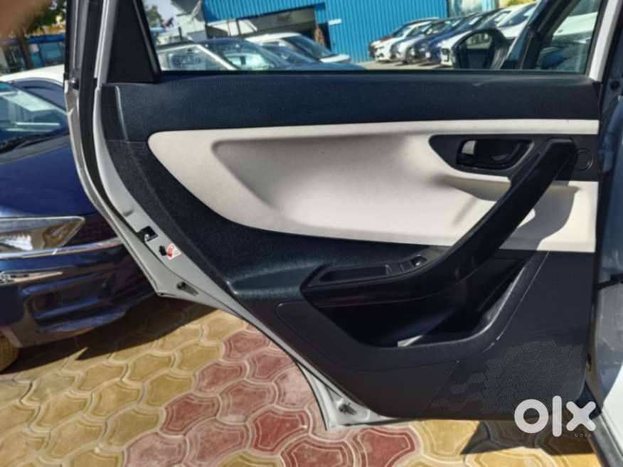Tata Nexon, 2025, Petrol