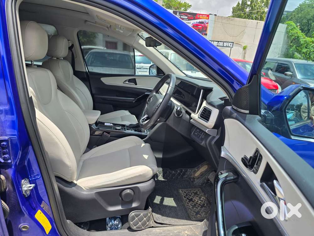 Mahindra Xuv700 2.2 Ax 7 Diesel At Str Awd, 2021, Diesel