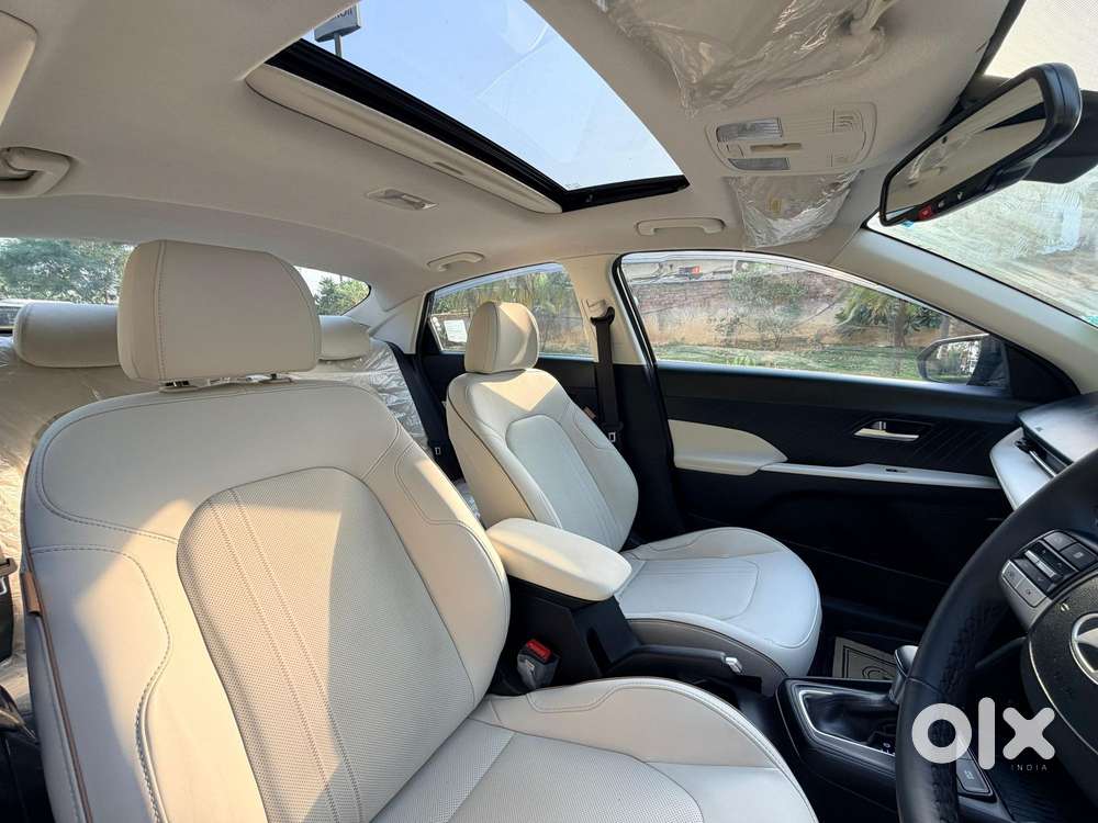 Hyundai Verna 1.5 Sx (o) Vtvt Ivt, 2025, Petrol