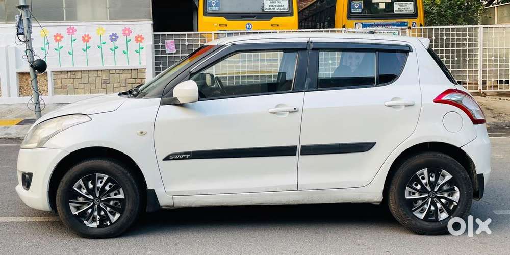 Maruti Suzuki Swift Lxi, 2012, Petrol