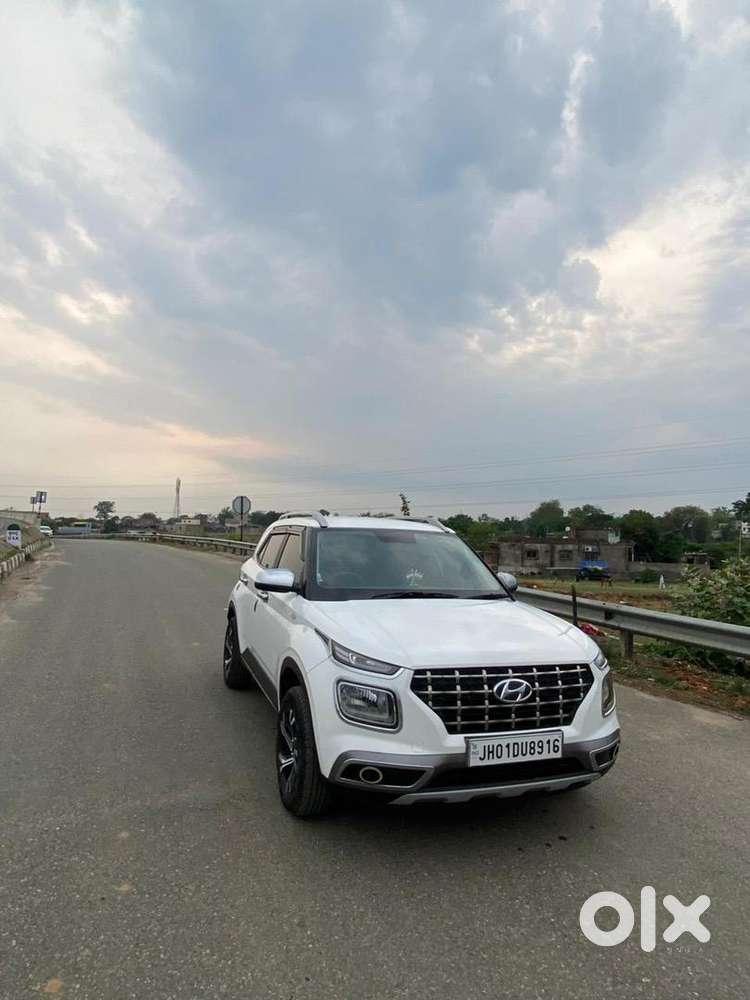 Hyundai Venue Petrol Well Maintained
